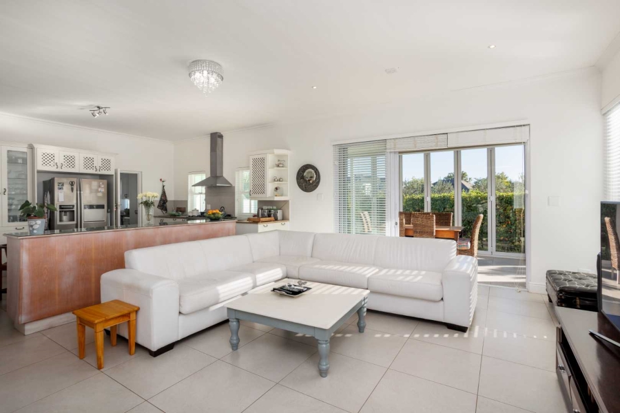 To Let 4 Bedroom Property for Rent in Val De Vie Estate Western Cape